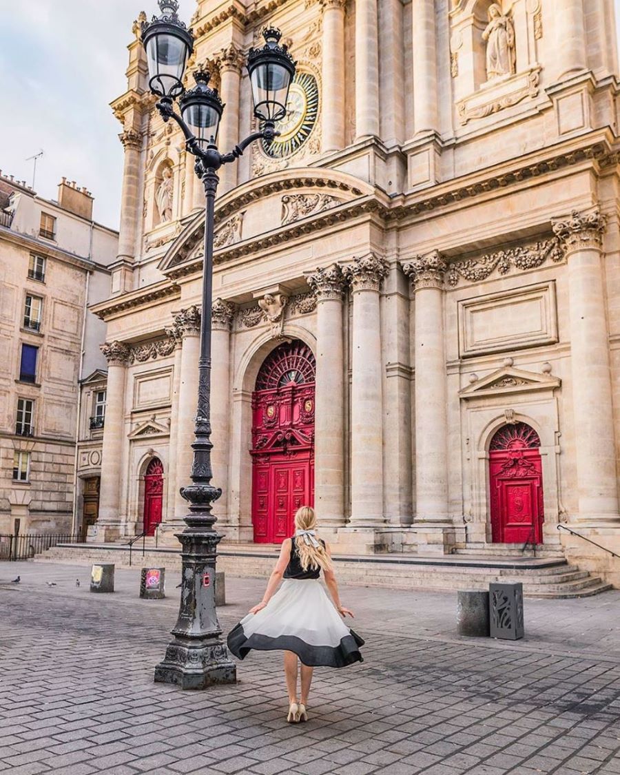 Paris, thành phố Ánh sáng, luôn chào đón du khách với vẻ đẹp lộng lẫy và muôn ngàn điều kỳ diệu