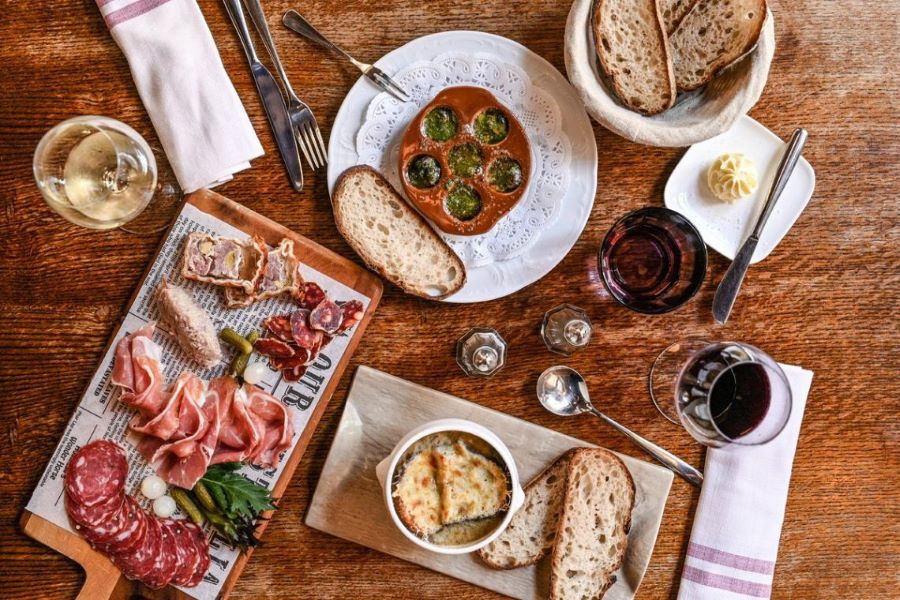 Ẩm thực Pháp là một phần không thể thiếu trong trải nghiệm lãng mạn tại Paris