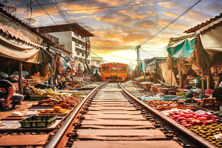 Khu chợ đường tàu có một không hai nức tiếng Thái Lan