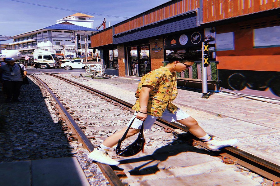 Khu chợ đường tàu có một không hai nức tiếng Thái Lan