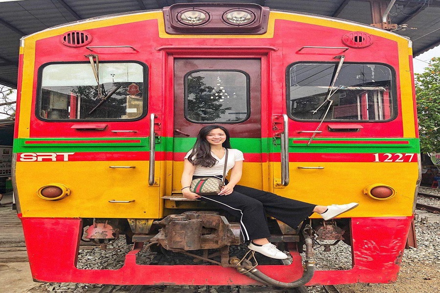 Khu chợ đường tàu có một không hai nức tiếng Thái Lan