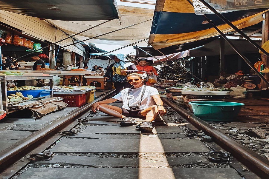 Khu chợ đường tàu có một không hai nức tiếng Thái Lan