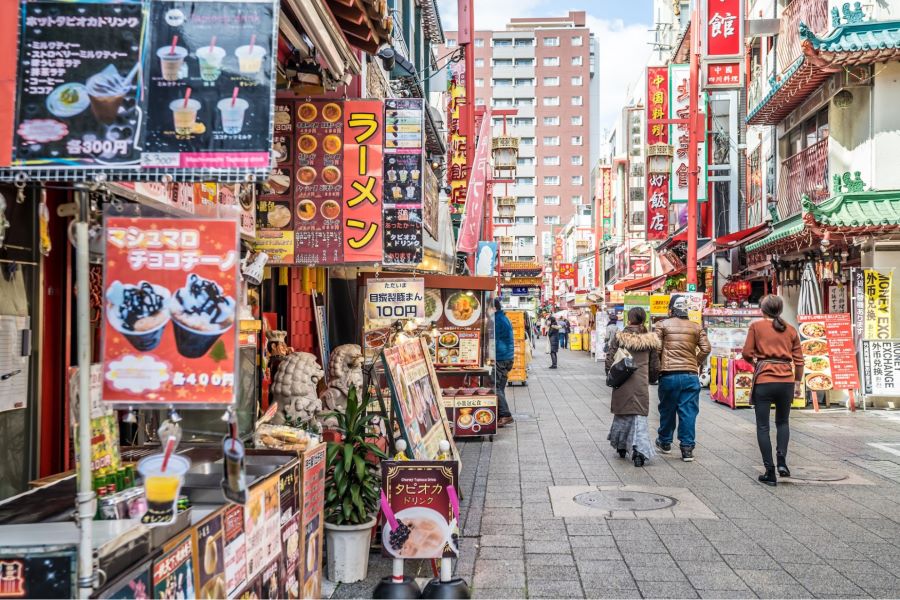 Nankinmachi còn là thiên đường mua sắm với vô số sản phẩm truyền thống độc đáo