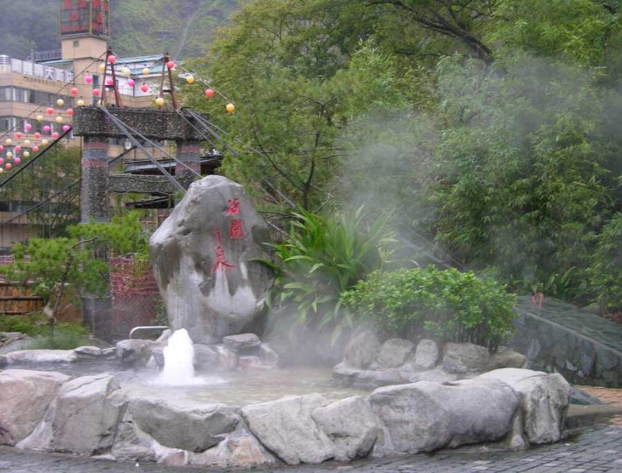 Suối nước nóng tại Guguan sở hữu nhiều nguồn nước ngầm sâu trong lòng đất