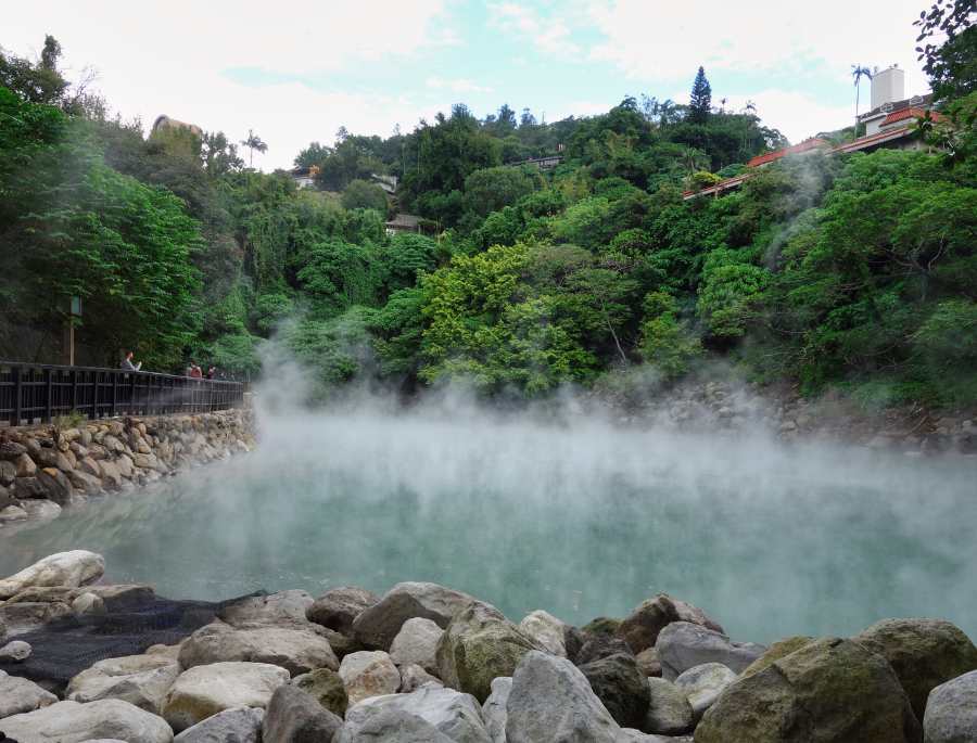 Beitou là một trong những khu vực suối nước nóng nổi tiếng nhất Đài Loan với các mạch nước khoáng nóng tự nhiên