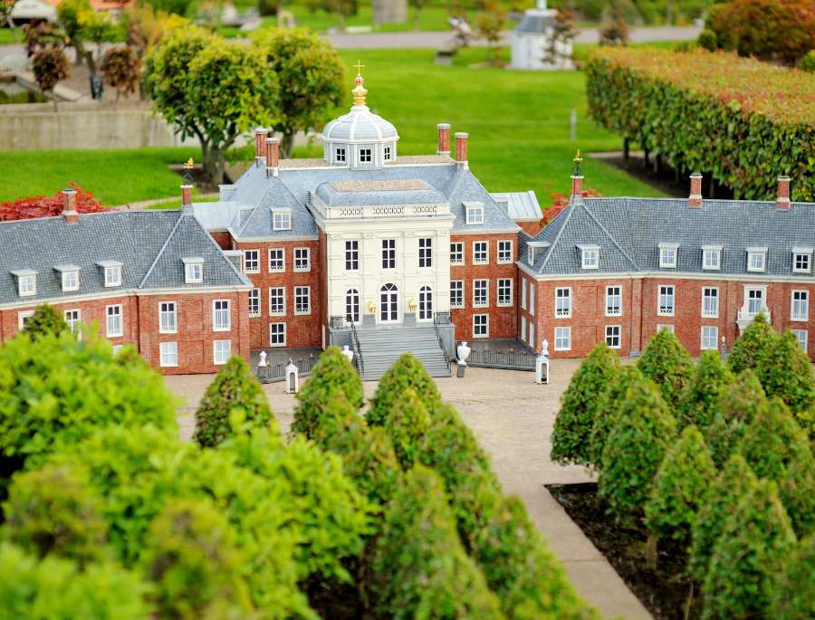 Công viên được đặt tên theo George Maduro và được Nữ hoàng Juliana của Hà Lan