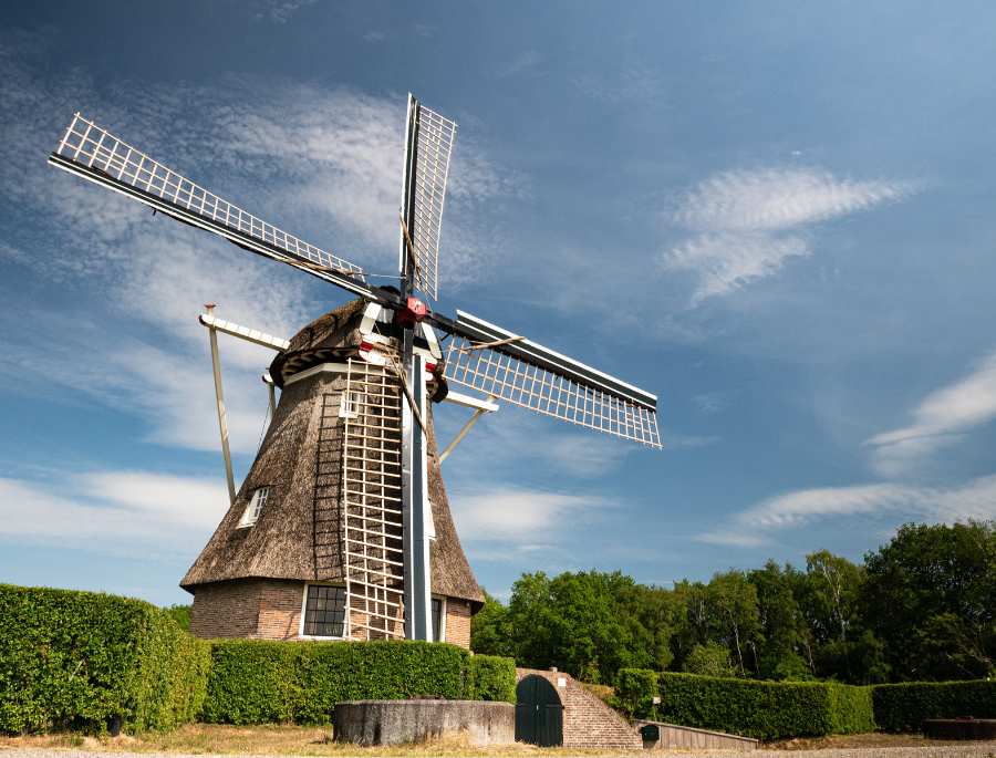 Hình ảnh những chiếc cối xay gió tựa như thật