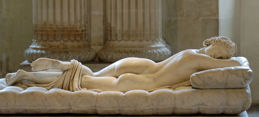 Bản sao bức tượng “Sleeping Hermaphroditos” - kiệt tác nghệ thuật không thể bỏ qua ở bảo tàng Louvre