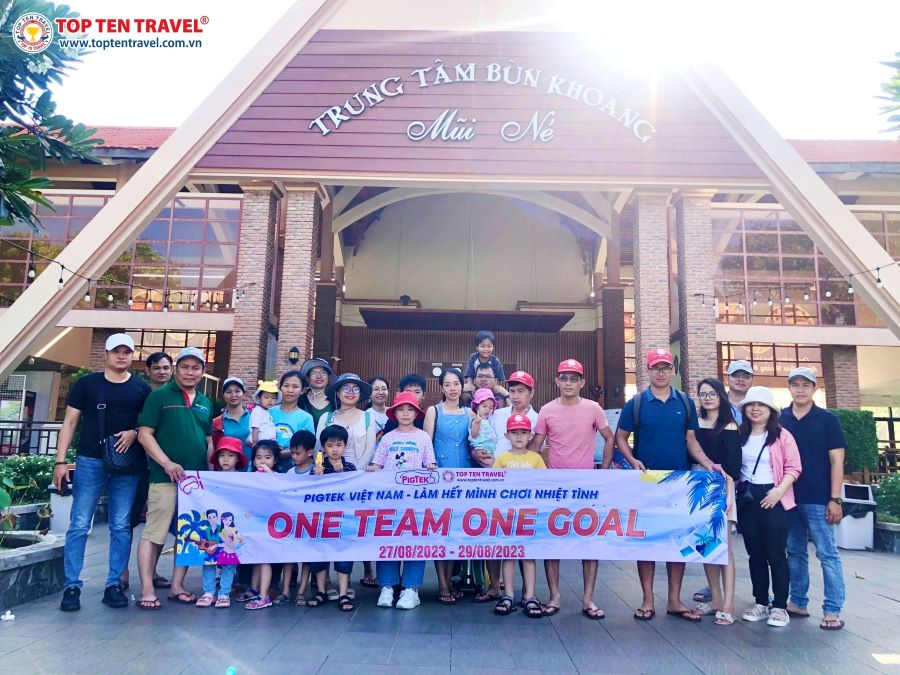 Du khách được tận hưởng chuyến đi một cách trọn vẹn nhất khi đi du lịch theo tour