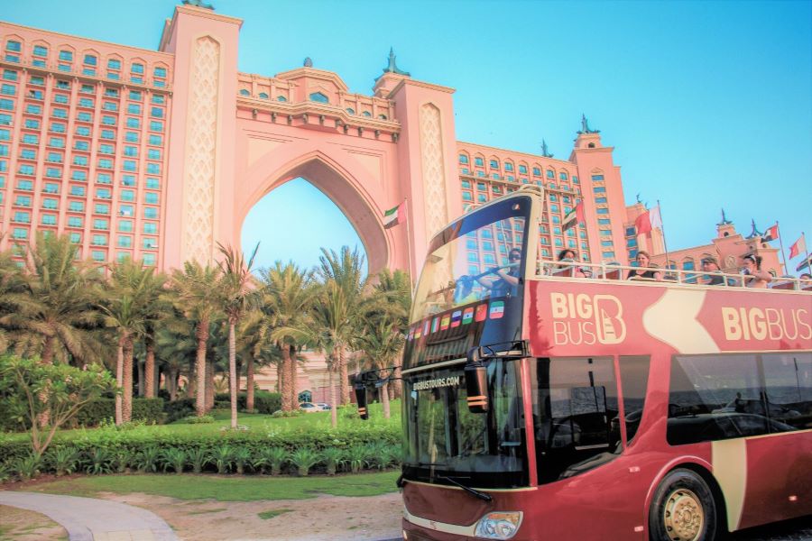 Khám phá Dubai bằng xe bus