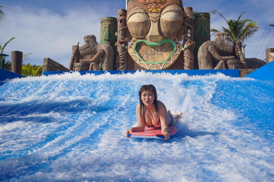 Có hơn 20 các loại hình trò chơi trên biển tại Hòn Thơm