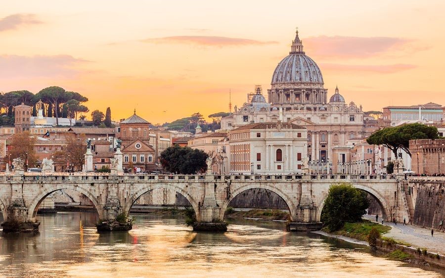 Vatican là điểm đến hành hương nổi tiếng của đông đảo du khách