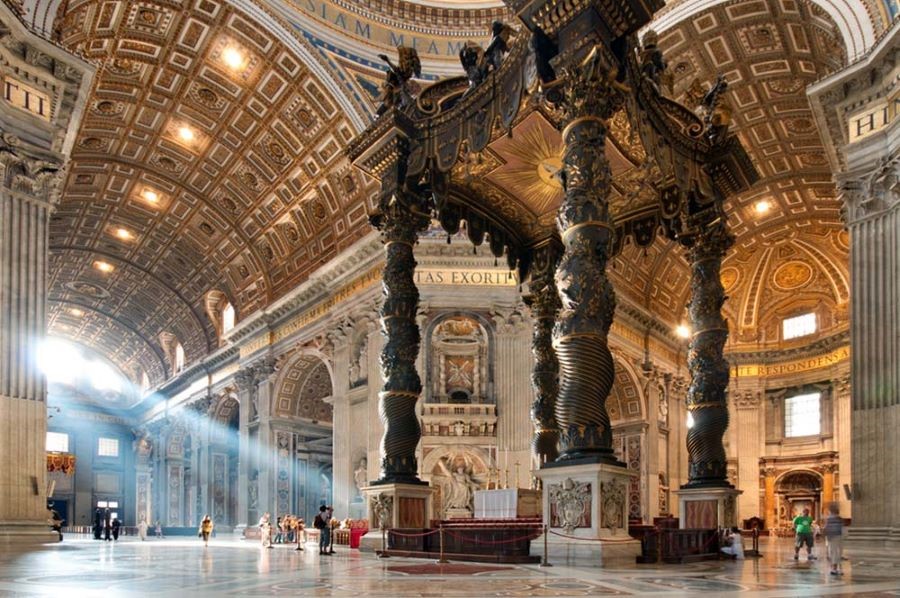 Vương cung thánh đường St.Peter sở hữu lối kiến trúc đầy ấn tượng