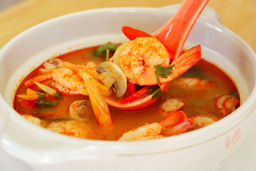 Tom Yum Goong - Nổi tiếng là món súp chua cay của Thái Lan