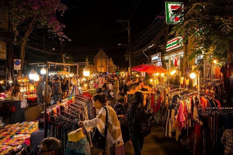 Thỏa sức mua sắm tại chợ đêm Chiang Rai