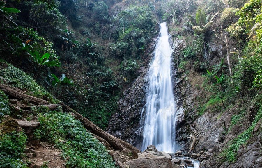 Vẻ đẹp thiên nhiên bình bình của Thác Khun Korn