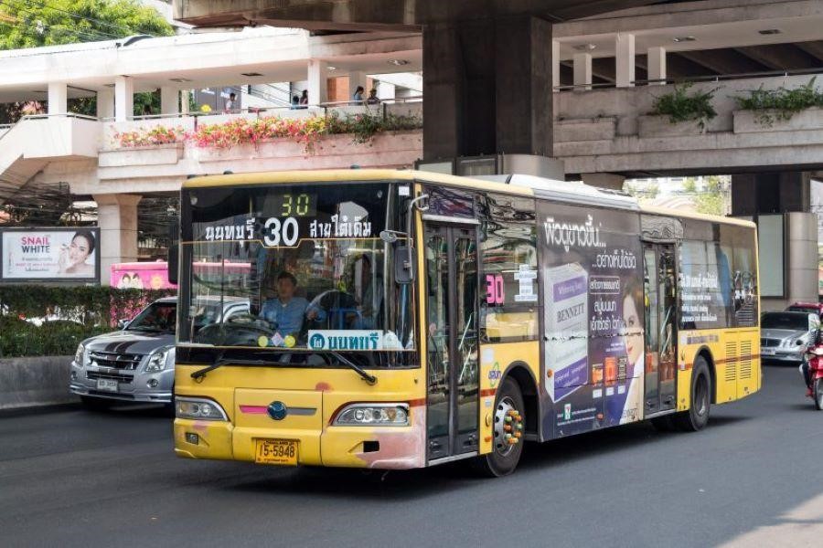 Xe bus là một trong những phương tiện phổ biến để di chuyển tới Chiang Rai