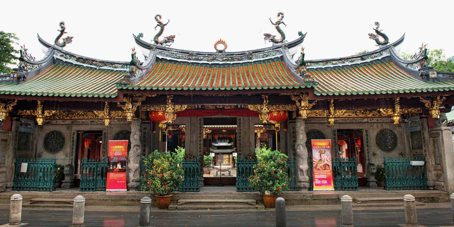 Ngôi chùa Thian Hock Keng là một trong những kiến trúc tôn giáo cổ kính và linh thiêng nhất tại Singapore
