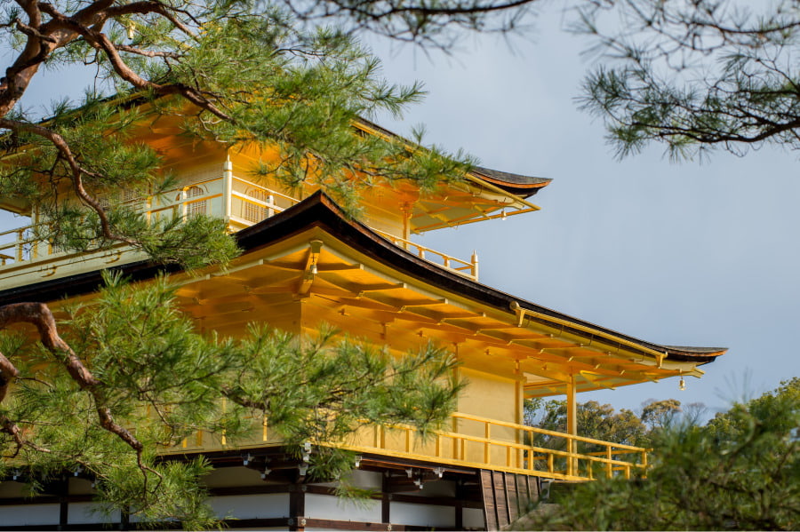 Mỗi mùa trong năm, khung cảnh xung quanh chùa Kinkakuji lại mang một vẻ đẹp riêng