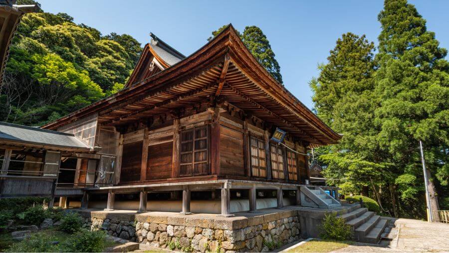 Những ngôi nhà gỗ truyền thống ryokan cũng là một phần không thể thiếu của Kinosaki Onsen