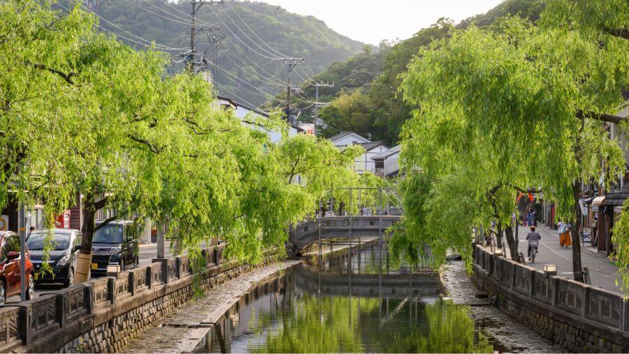 Kinosaki Onsen là một trong những thị trấn suối nước nóng lâu đời và nổi tiếng nhất Nhật Bản