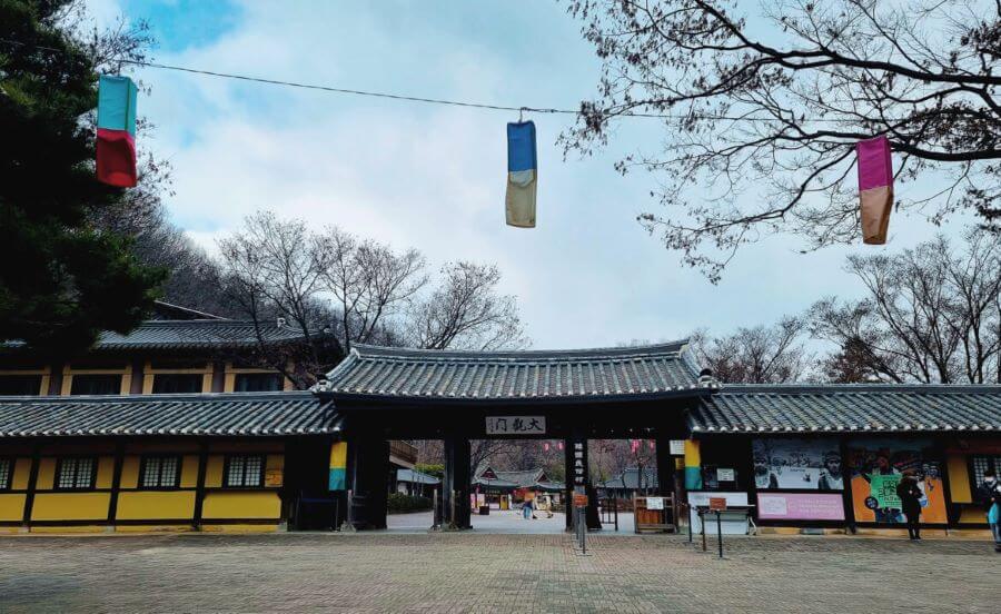 Làng dân tộc Hàn Quốc tái hiện chân thực cuộc sống và văn hóa truyền thống của người Hàn Quốc dưới triều đại Joseon