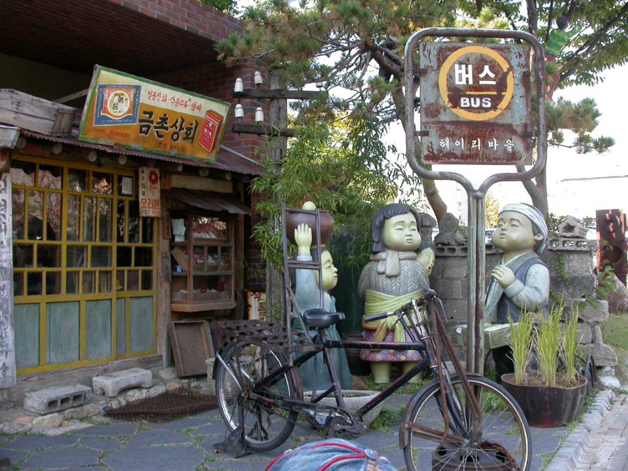 Ngôi làng Heyri thu hút sự quan tâm của đông đảo du khách nhờ sở hữu rất nhiều bảo tàng với đa dạng các chủ đề khác nhau