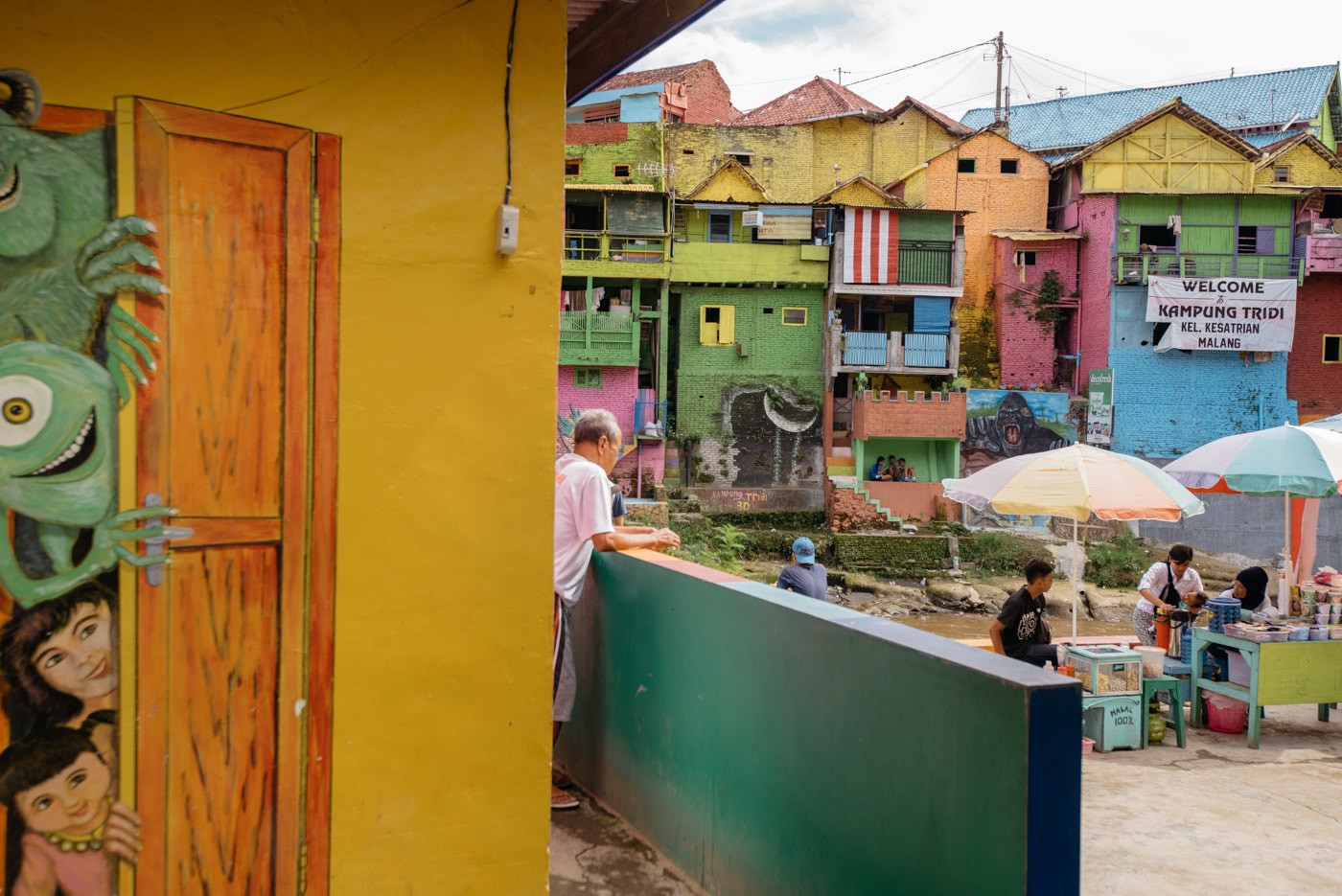 Ngôi làng cầu vồng khiến dân "sống ảo" chao đảo ở Indonesia