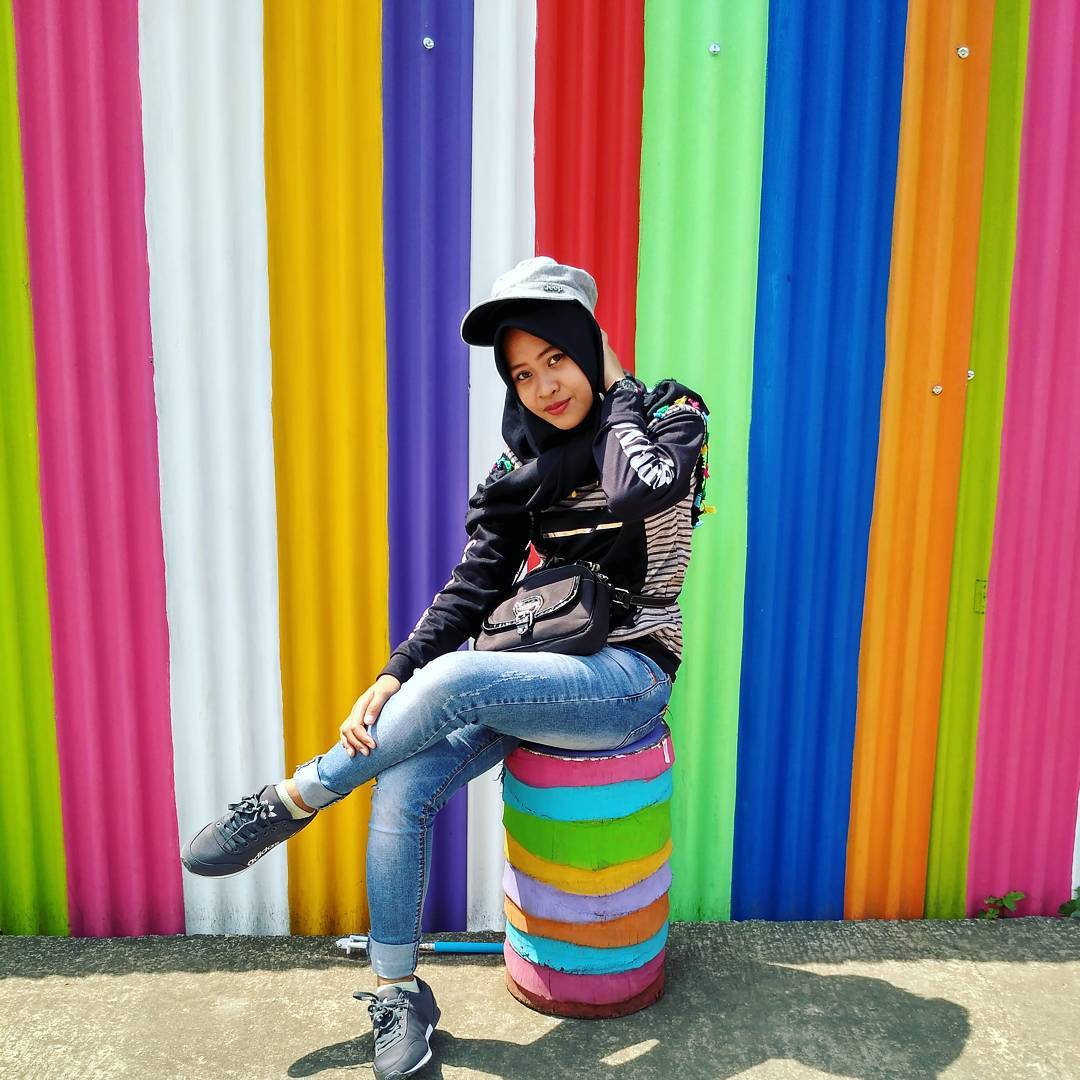 Ngôi làng cầu vồng khiến dân "sống ảo" chao đảo ở Indonesia