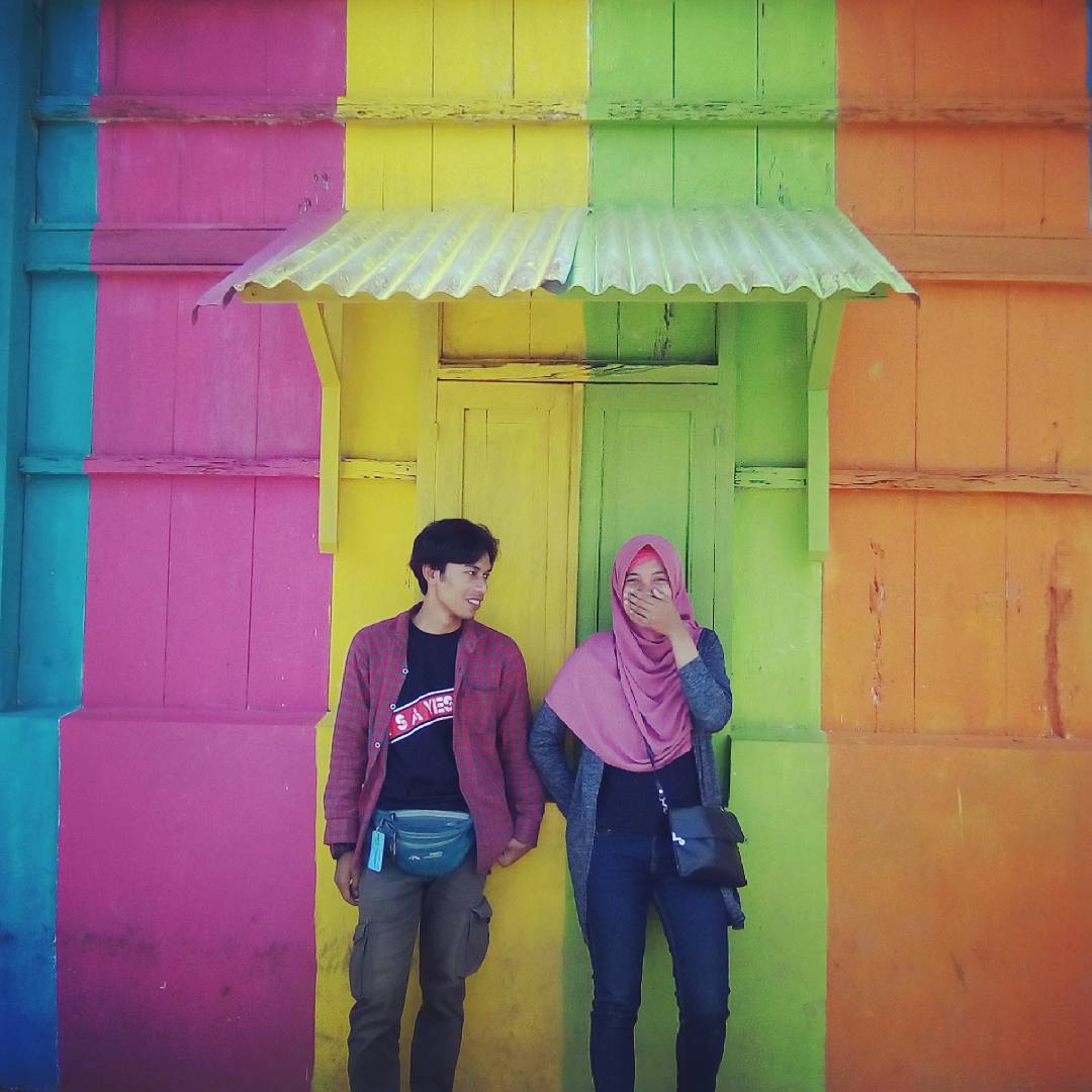 Ngôi làng cầu vồng khiến dân "sống ảo" chao đảo ở Indonesia