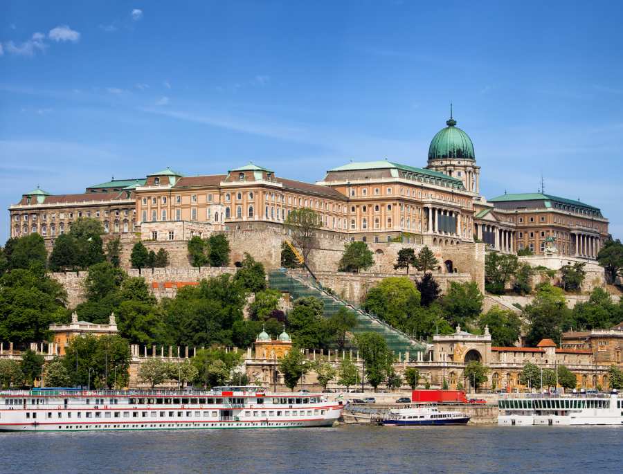  Lâu đài Buda (Buda Castle) là một trong những công trình lịch sử và biểu tượng quan trọng nhất của Hungary