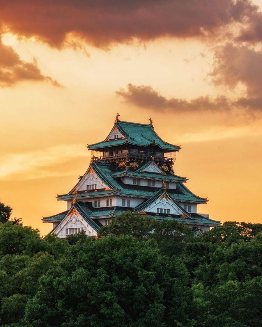 Lâu đài Osaka không chỉ là một công trình kiến trúc cổ kính mà còn là một điểm đến mang đậm dấu ấn văn hóa Nhật Bản