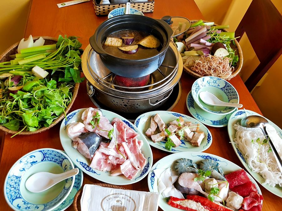 Bạn có thể dễ dàng tìm thấy những quán lẩu mắm chuẩn vị miền tây tại TP HCM