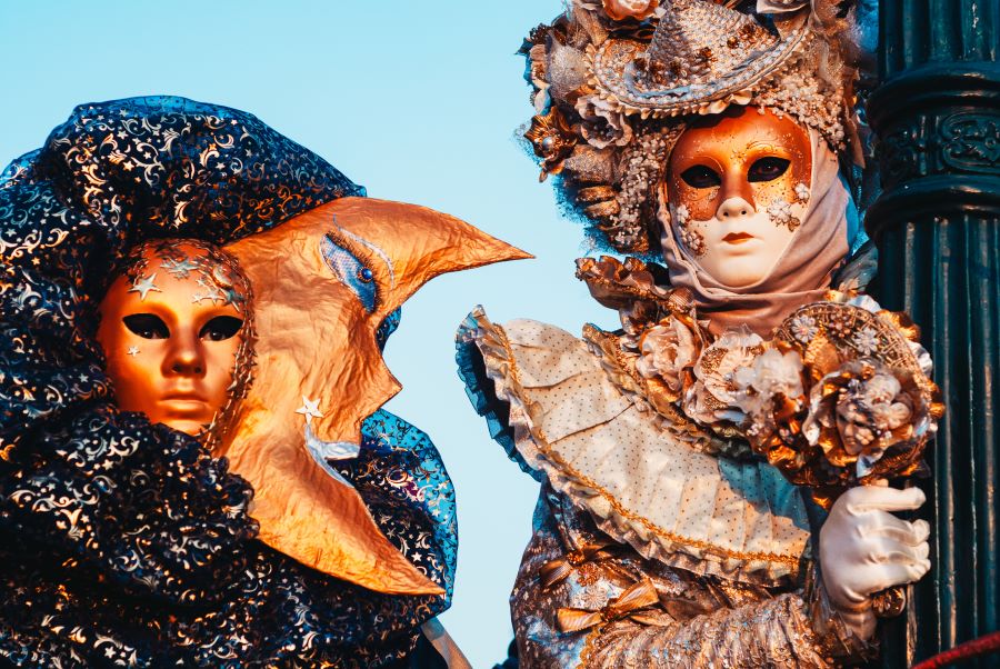 Những chiếc mặt nạ được xem là linh hồn của lễ hội