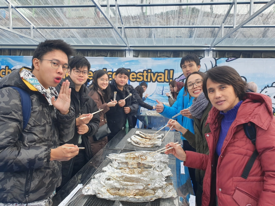 Bạn sẽ được thưởng thức những món ăn chế biến từ chính những con cá hồi tươi ngon mà mình vừa câu được