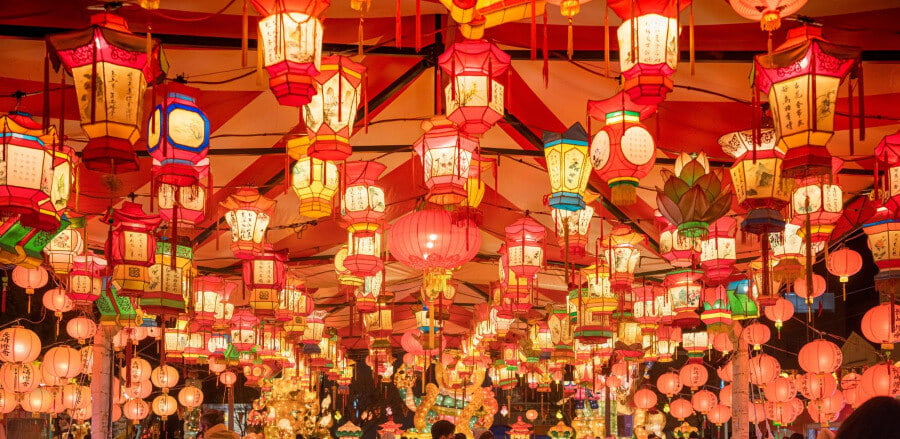 Lễ hội Đèn lồng Nagasaki là một trong những lễ hội lớn nhất và đẹp nhất Nhật Bản