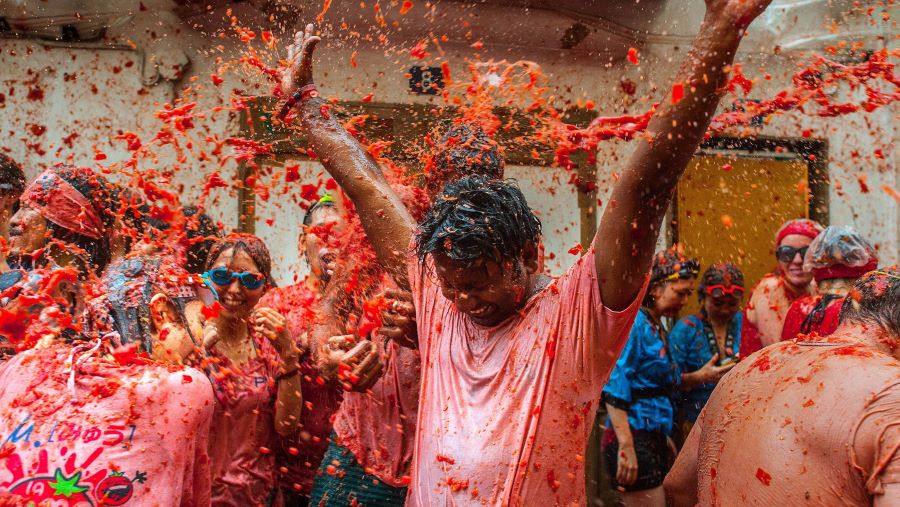 Lễ hội ném cà chua La Tomatina thu hút rất nhiều lượt du khách đến tham gia mỗi năm 