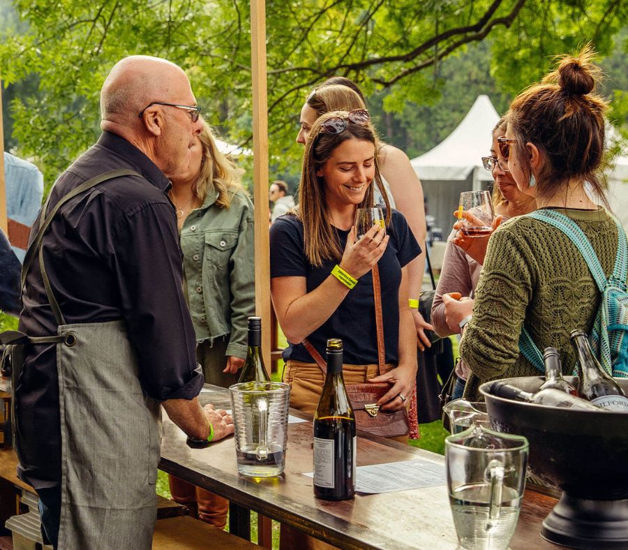 Lễ hội thu hút lượng lớn khách du lịch tới tham gia trải nghiệm