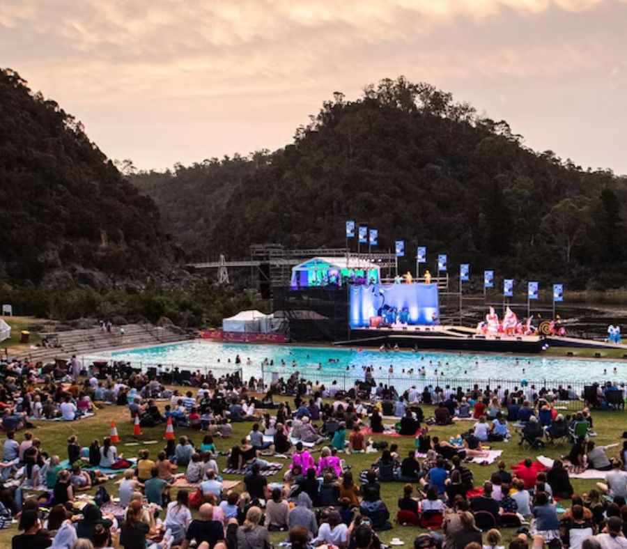 Lễ hội Mona Foma là một trong những lễ hội âm nhạc và nghệ thuật lớn nhất nước Úc