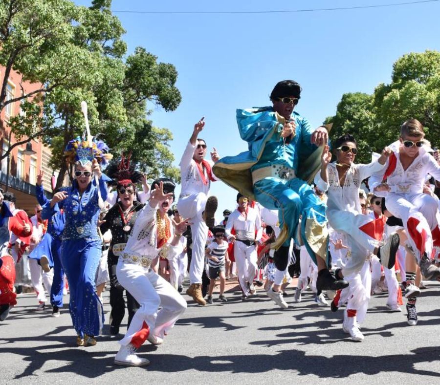 Hoạt động diễu hành trên phố vô cùng thú vị