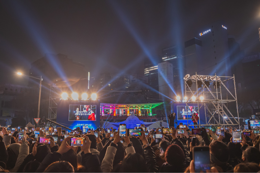 Lễ hội rung chuông Bosingak là một biểu tượng của văn hóa Hàn Quốc, thu hút đông đảo du khách đến tham quan và trải nghiệm