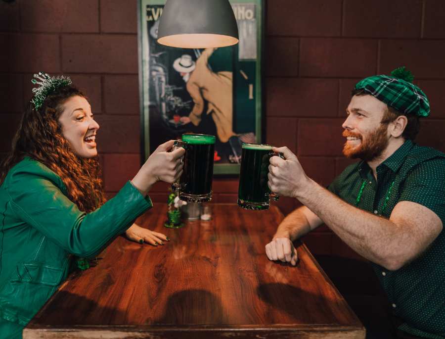  Bia Guinness là một loại bia đen nổi tiếng của Ireland