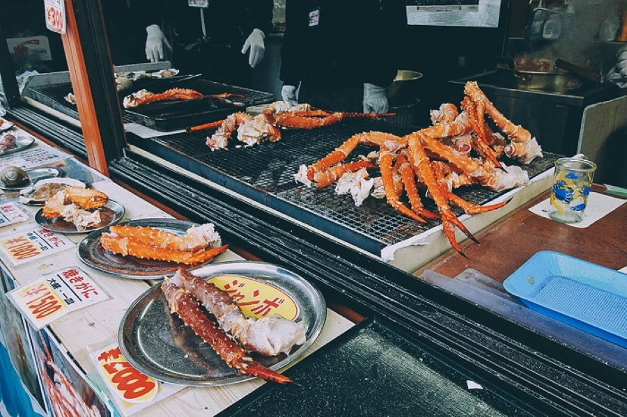 Thưởng thức ẩm thực là một trong những trải nghiệm độc đáo khi đi du lịch Nhật Bản tại Hokkaido