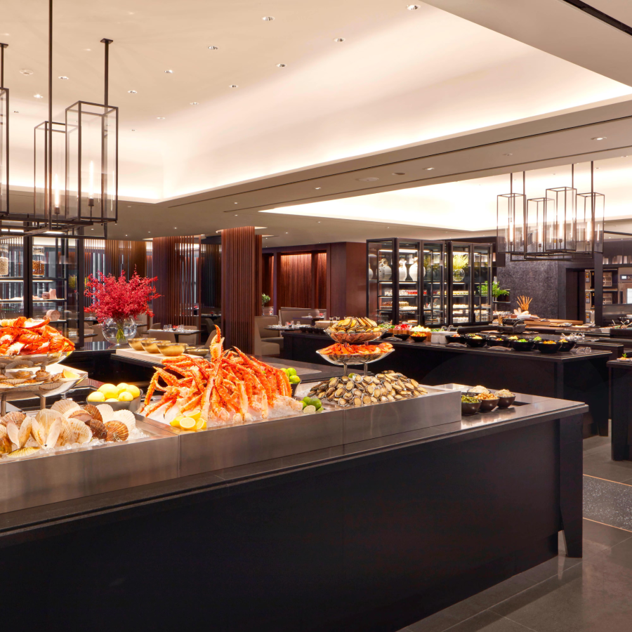 Với không gian thiết kế tinh tế, nhà hàng Flavors mang đến một trải nghiệm ẩm thực vừa quen thuộc, vừa mới lạ