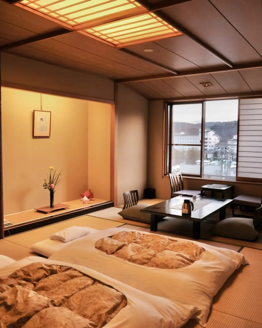 Với ngân sách hạn hẹp, bạn có thể tận hưởng kỳ nghỉ trọn vẹn tại các khách sạn, nhà nghỉ bình dân