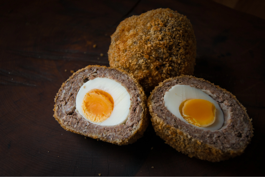 Tuy đơn giản nhưng Scotch Eggs có hương vị đậm đà, hấp dẫn đến khó cưỡng