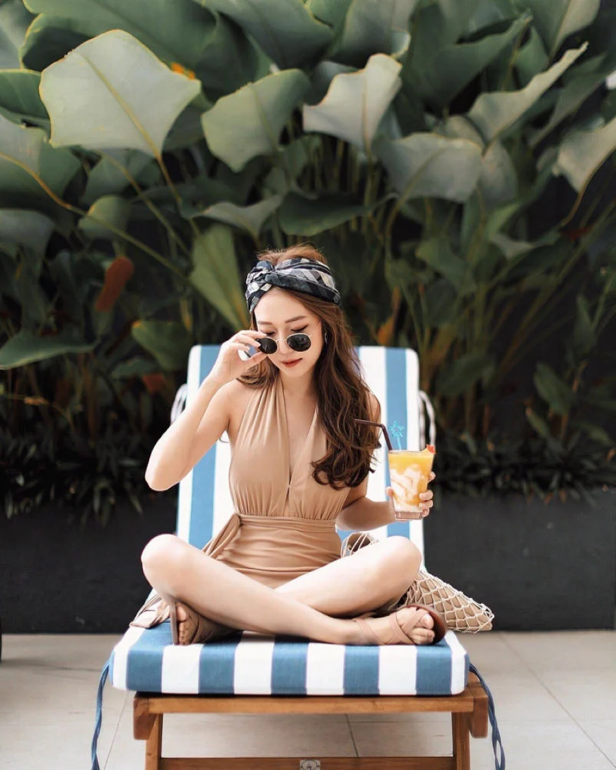 Băng đô cũng là một trong những phụ kiện đi biển được nhiều chị em quan tâm