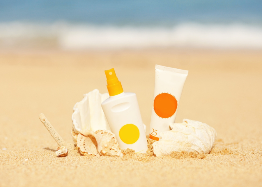 Kem chống nắng - Người bạn đồng hành trong mọi chuyến du lịch biển của hội chị em