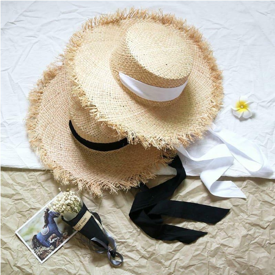 Không chỉ bảo vệ bạn khỏi ánh nắng mặt trời, mũ cói rộng vành còn giúp bạn trở nên thời trang và sành điệu hơn