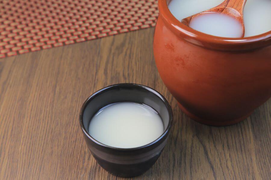  Makgeolli không chỉ là một thức uống mà còn là một phần không thể thiếu trong văn hóa và lịch sử của Hàn Quốc